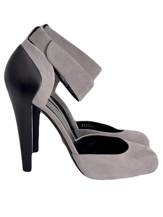 Gucci ‘Scamosciato Dusty Grey’ Suede & Black Leather Ankle Strap Pumps, Size 39 - Picture 4 of 8